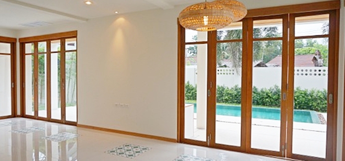 Ban Amara - Folding door to terrace