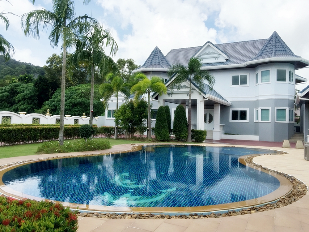 Luxury Pool Villa 1,200 Square Meter for sale in Golf Course Kathu