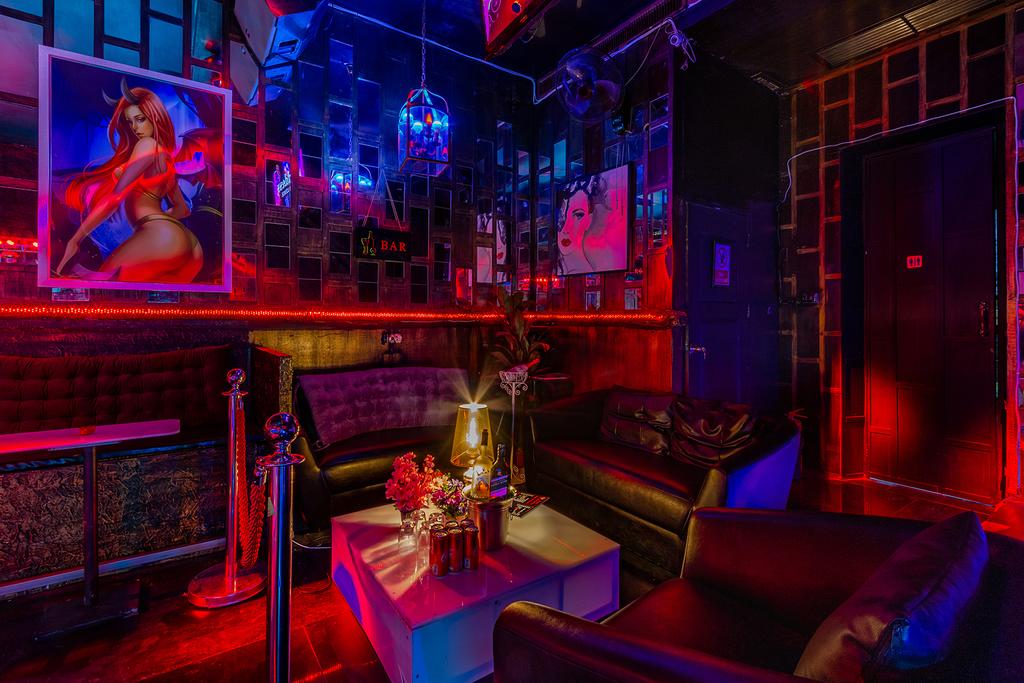 Exclusive Gogo Bar With Luxury Rooms at Bangla Road Patong Aqua
