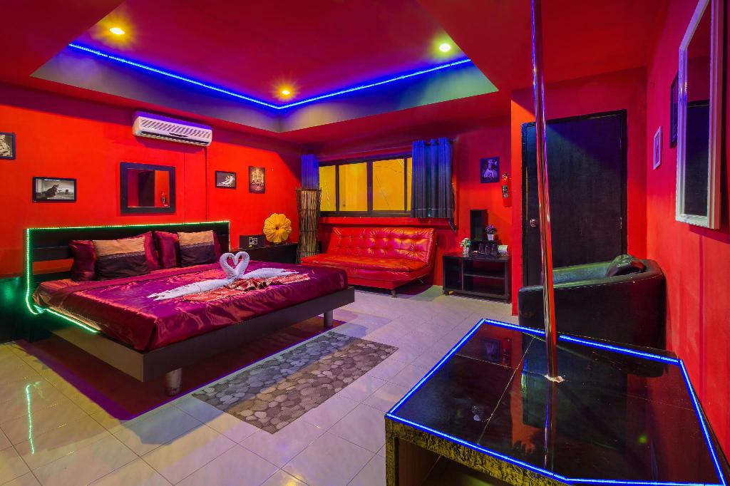 Exclusive Gogo Bar With Luxury Rooms at Bangla Road Patong Aqua