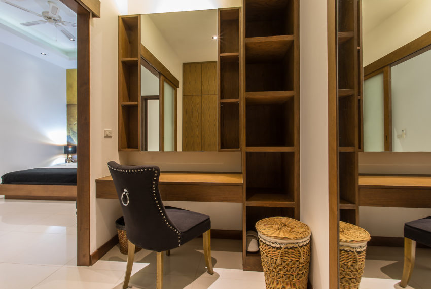 29 Walk in Wardrobe