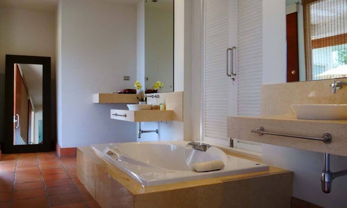 3_bedroom_hillside_pool_villa_resale_the_coolwater_near_kamala_beach_phuket_bedroom1_bathroom1