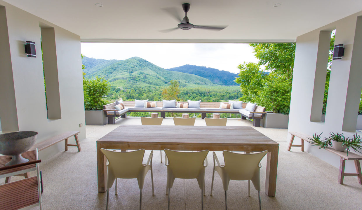 Lower Terrace Table - Villa 3