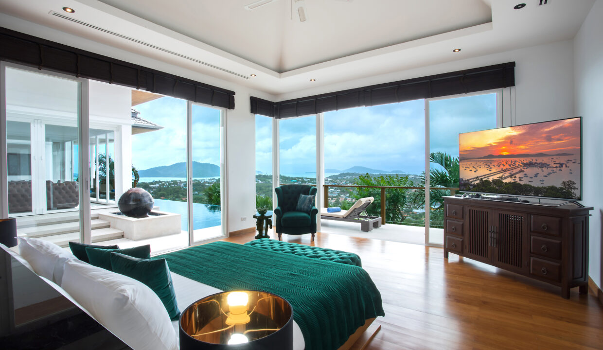 5.Master Bedroom Suite 1