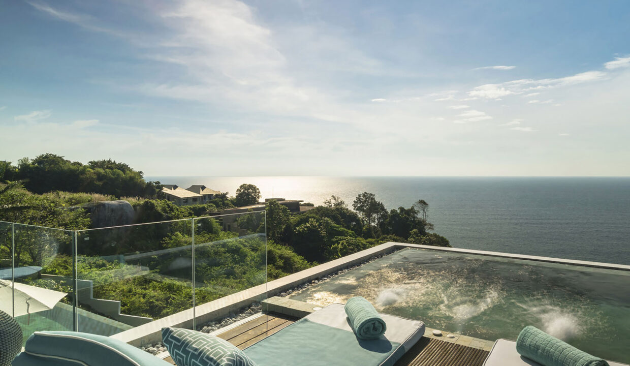 31. Villa Samira - Master bedroom private jacuzzi