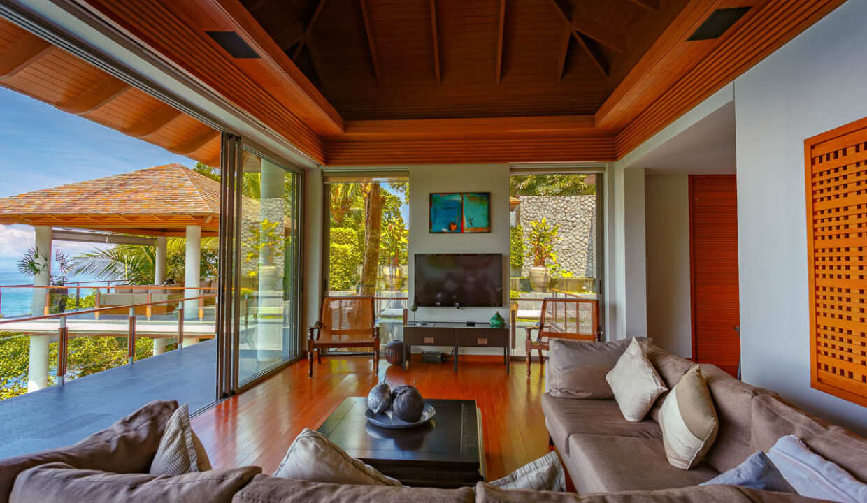 Baan Banyan - Living Room upper level