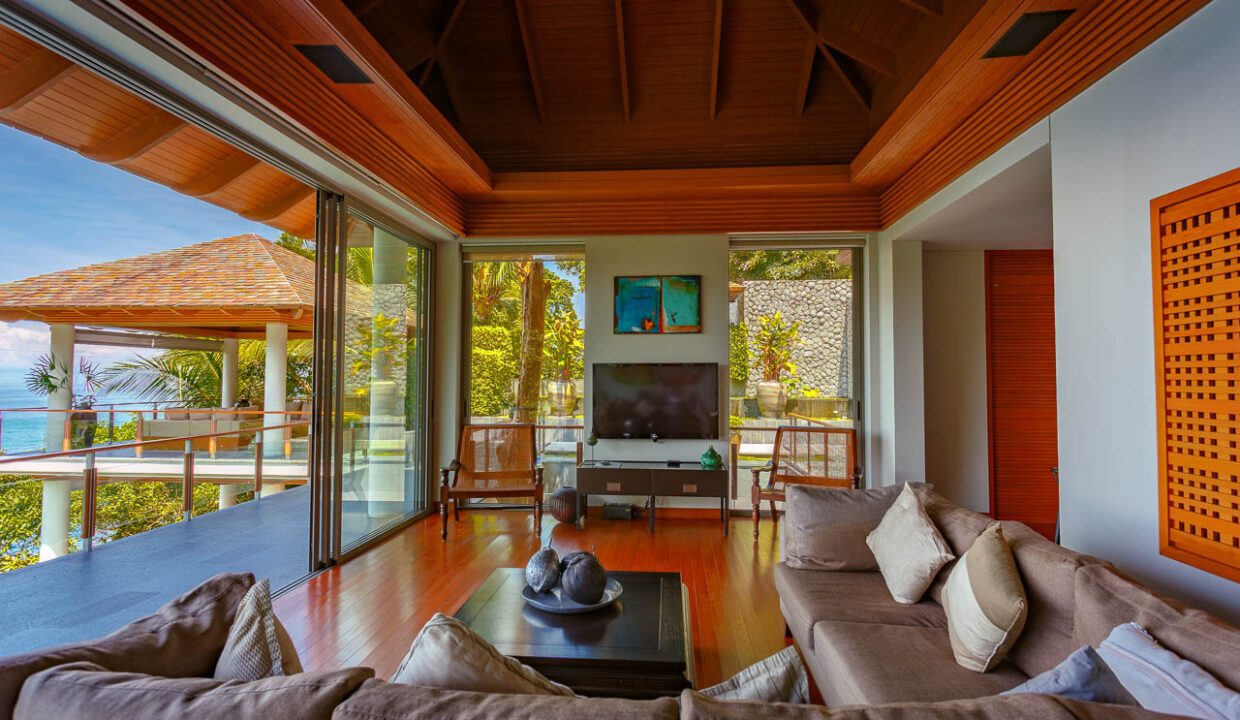 Baan Banyan - Living Room upper level