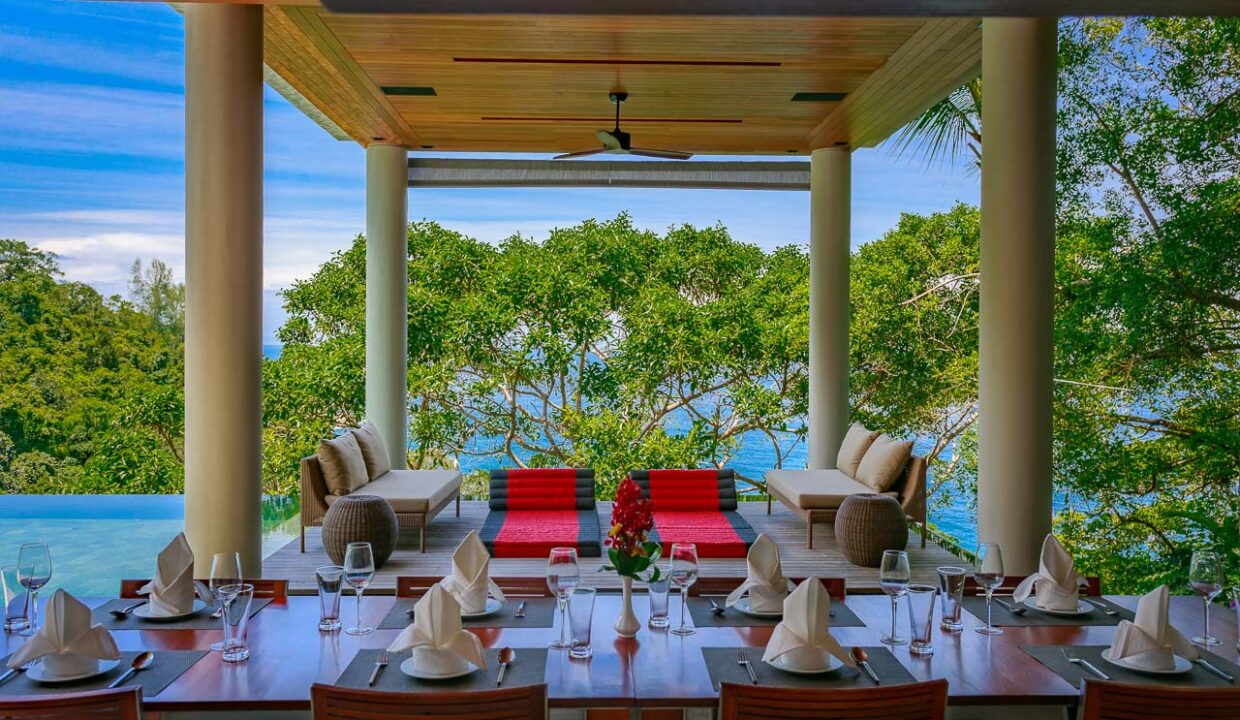 Baan Banyan - Poolside dining