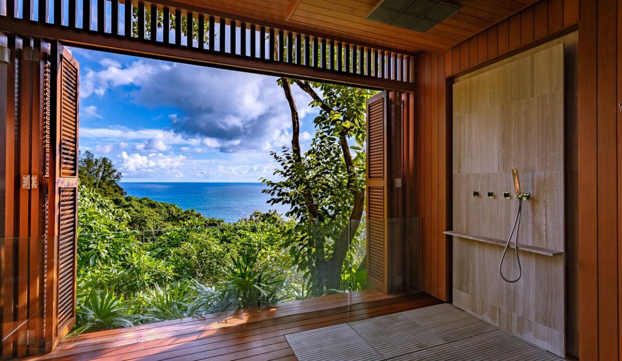 Baan Banyan - Suite Room 1 outdoor shower with ocean view