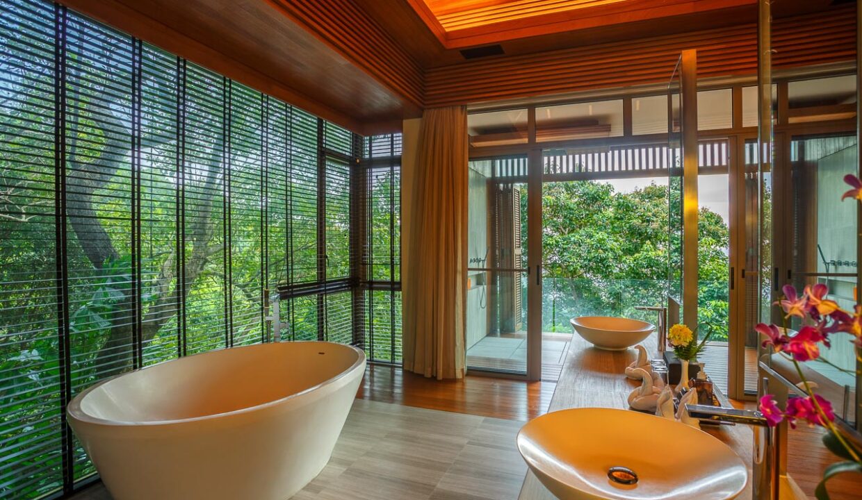 Baan Banyan - Suite Room 2 ensuite bath with a view
