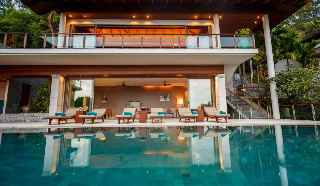 Baan Banyan - Sun loungers and Family Room