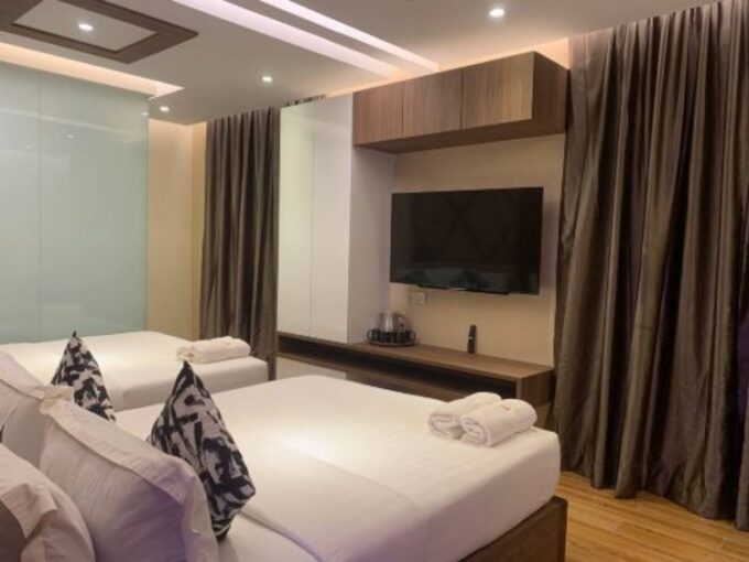 43 room hotel for rent in Patong
