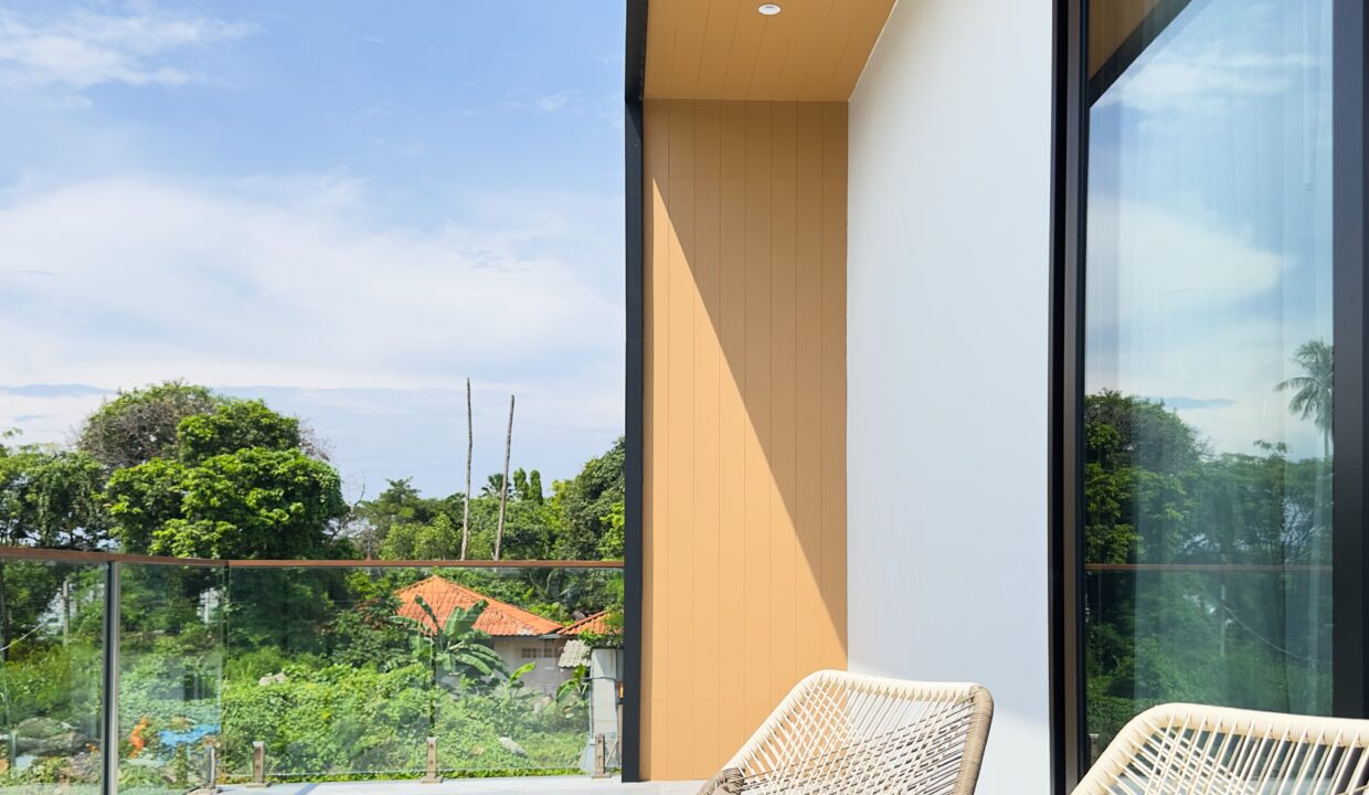 30 Second floor terrace