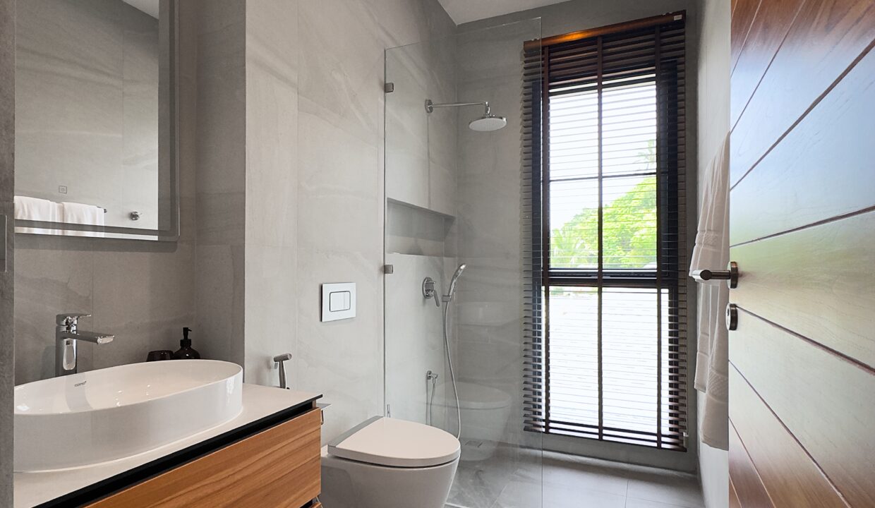 37 bathroom_3