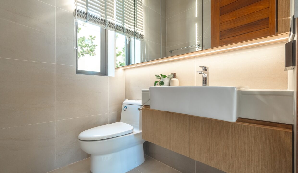 13-Powder room