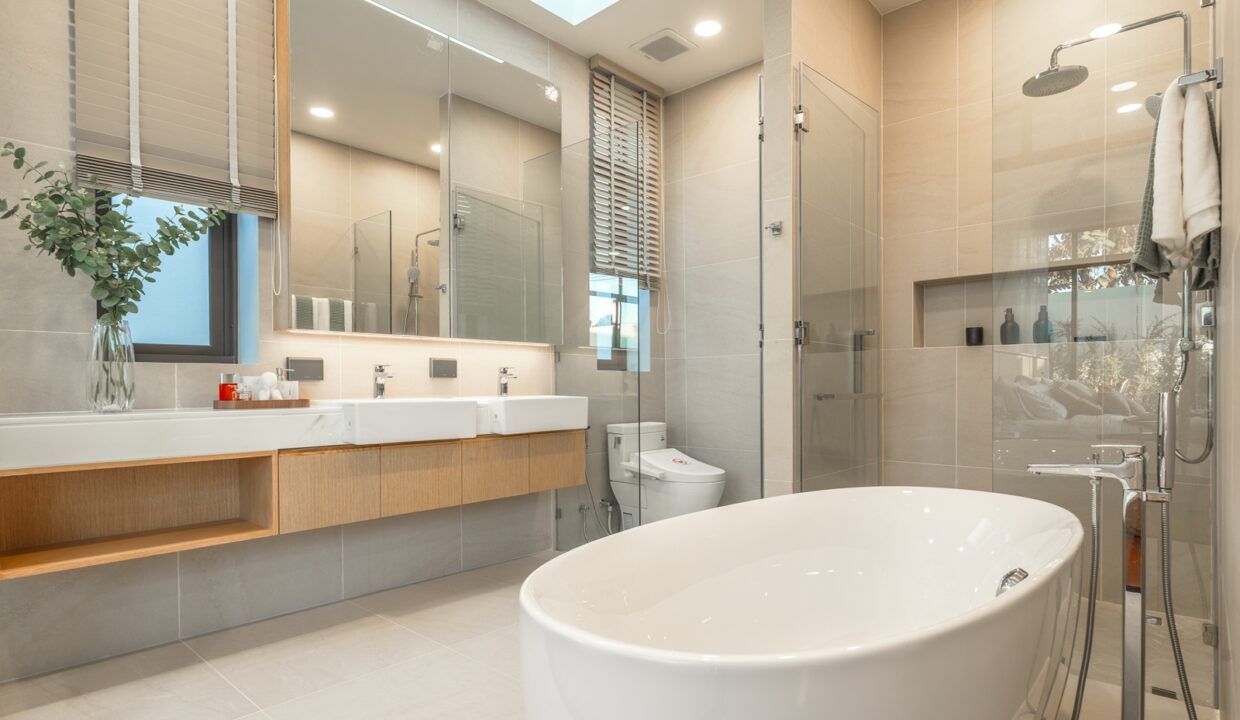 24-Master Bathroom