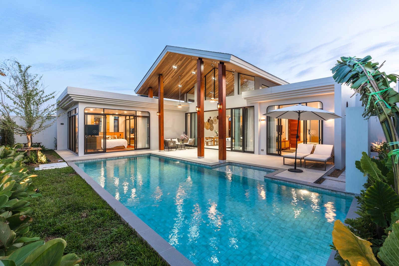Pool villa tropical 3 bedrooms near UWC and Phuket Airport