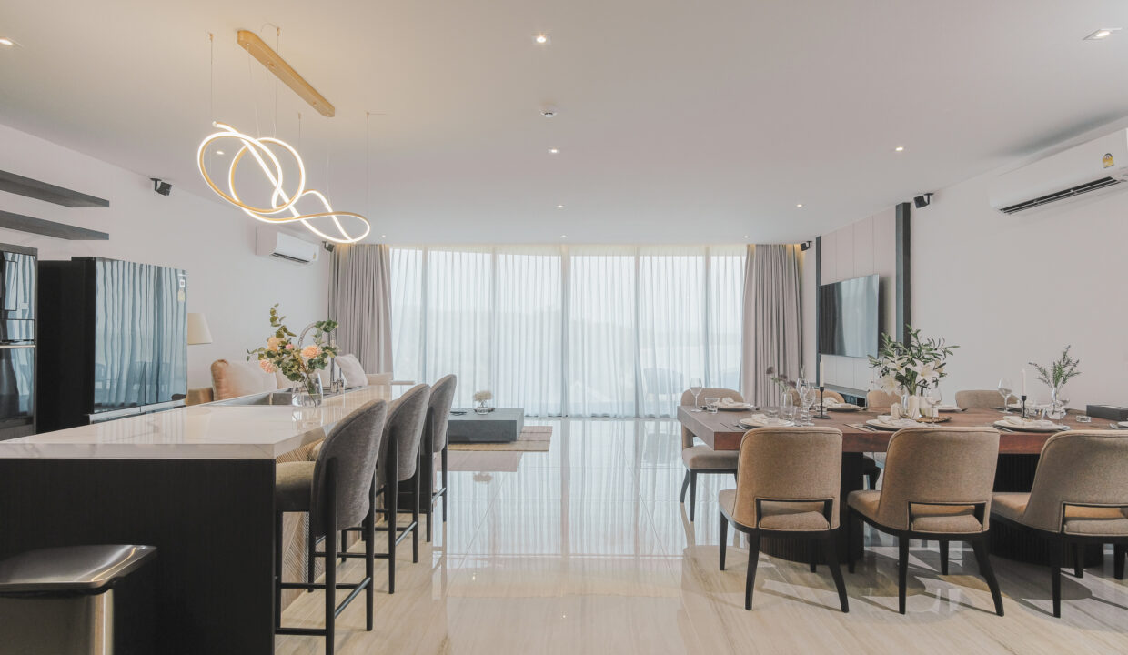 Kitchen & Dining