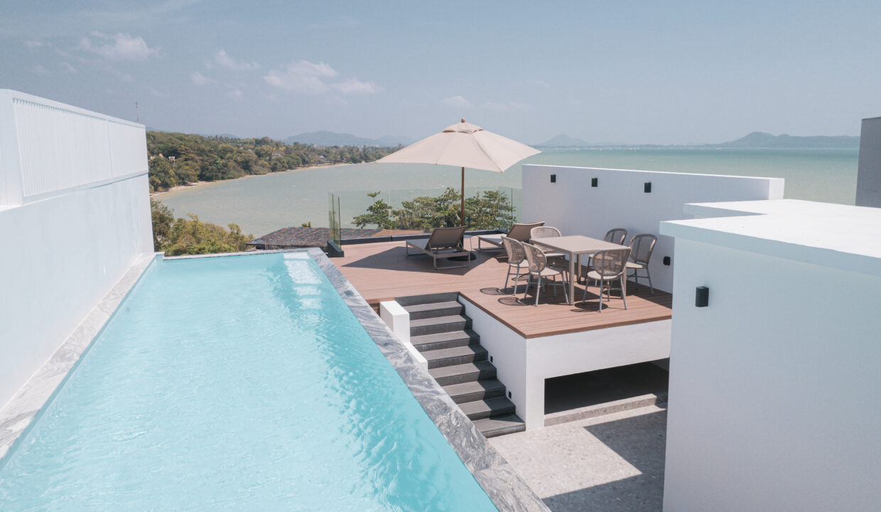 Rooftop Sundeck & Lounge Area 1.3