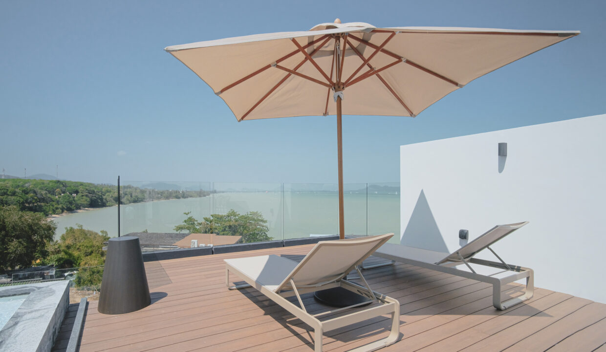 Rooftop Sundeck & Lounge Area 2.3