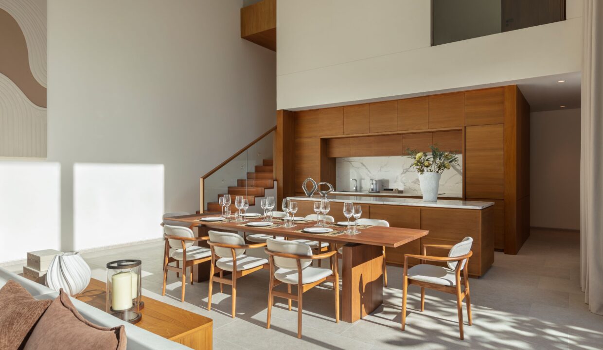 12 Villa 4 Bed Dining Area_resized