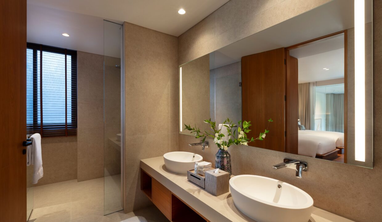 27 Condo Duplex Bathroom 2_resized