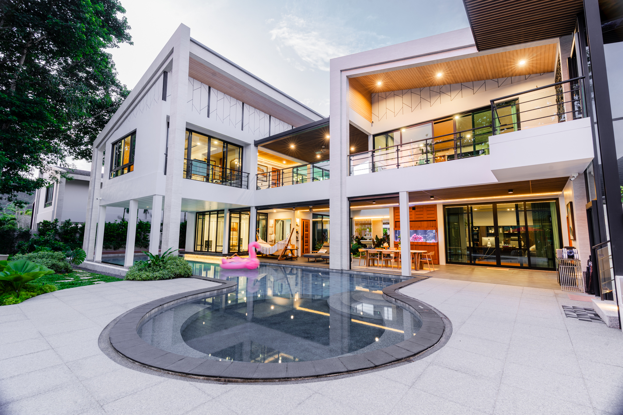 Courtyard loft pool villa 4 bedrooms in Naiharn Baan Bua for sale