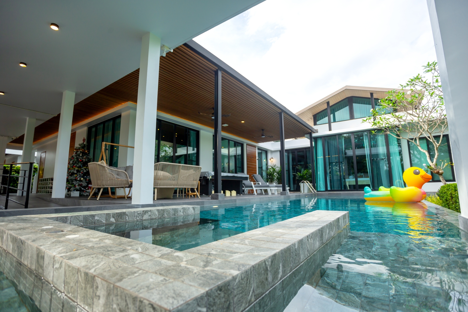 Modern Loft 4 bedrooms pool villa for sale Naiharn Baanbua
