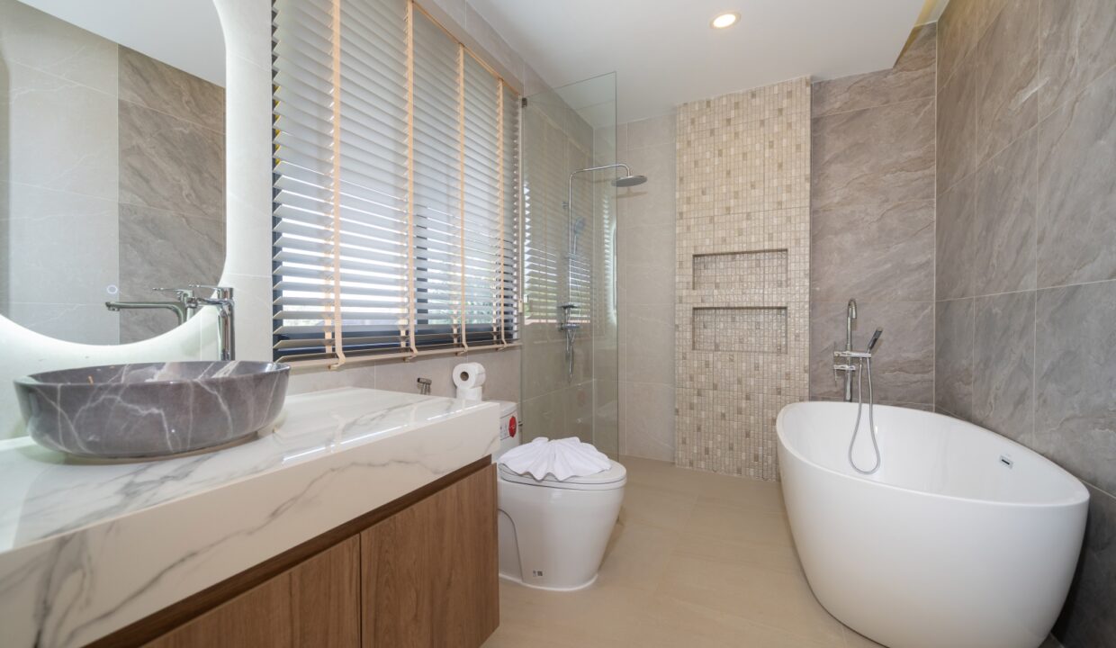 RE master bathroom 1