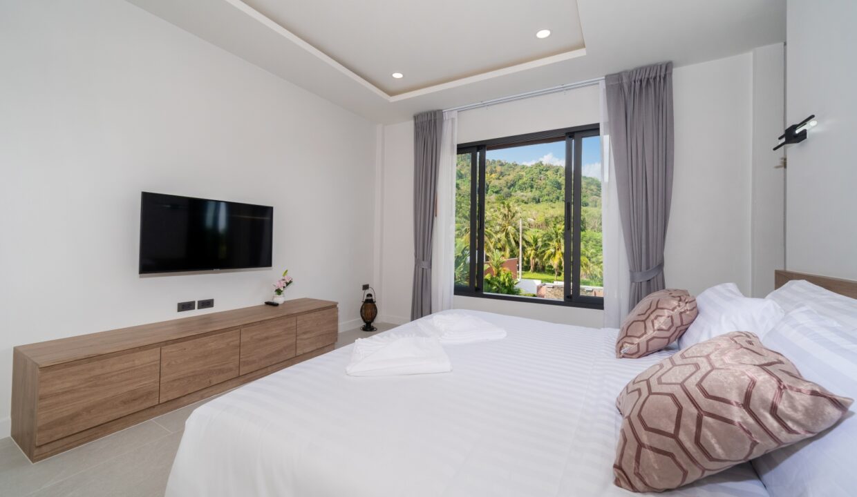 RE master bed 2