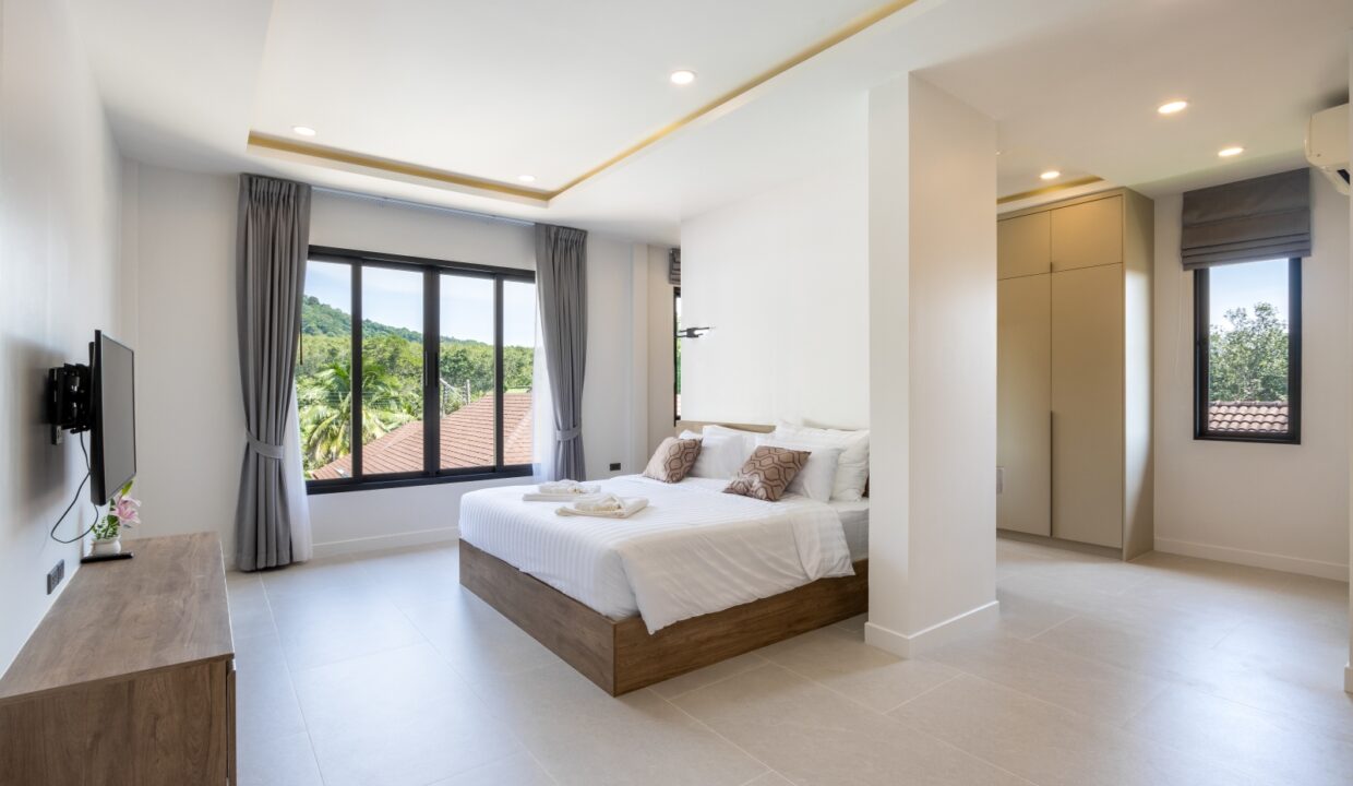 RE master bed 5