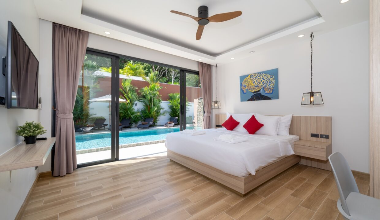 RE poolside bed 1