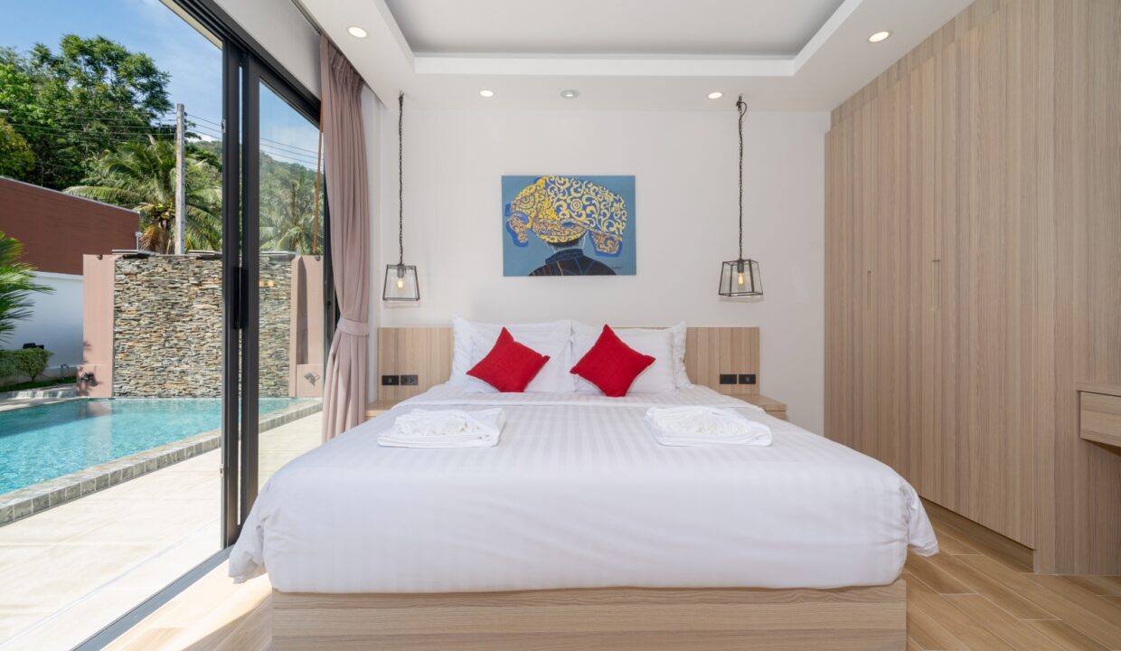 RE poolside bed 4