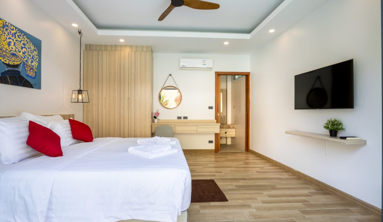 RE poolside bed 5