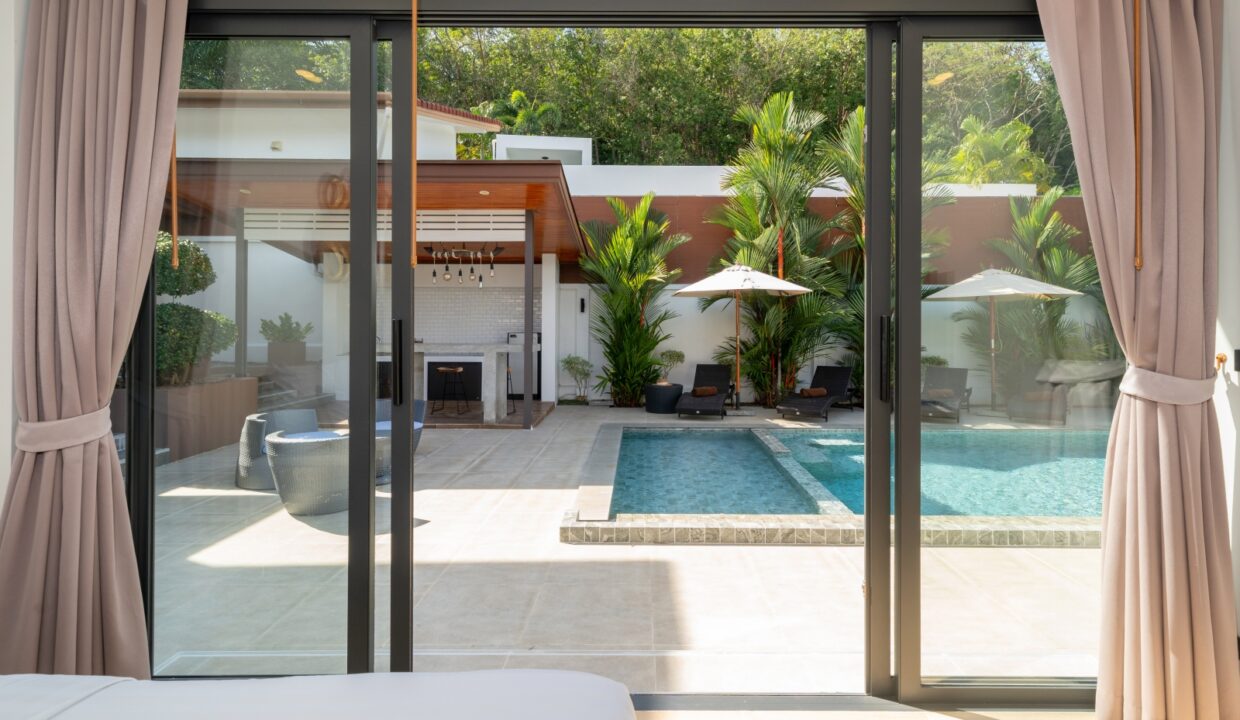 RE poolside twin 2